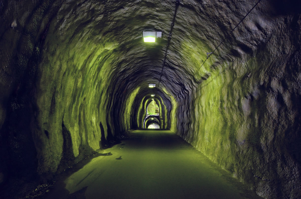 二層式トンネルの「向山・共栄トンネル」