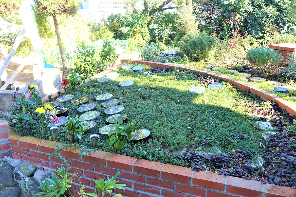 プレミアム小田原城山フレグランス樹木葬側面