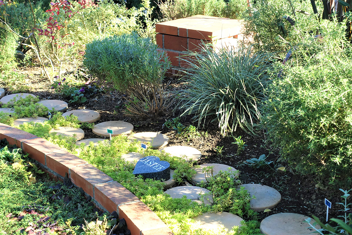 ペット用墓地は側面設置