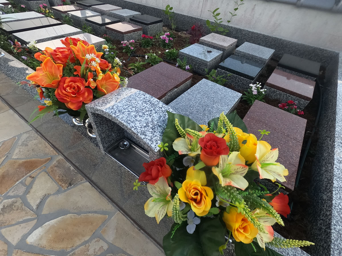 己斐城山（こいしろやま）メモリアルヒルズガーデニング「風と空」個別墓