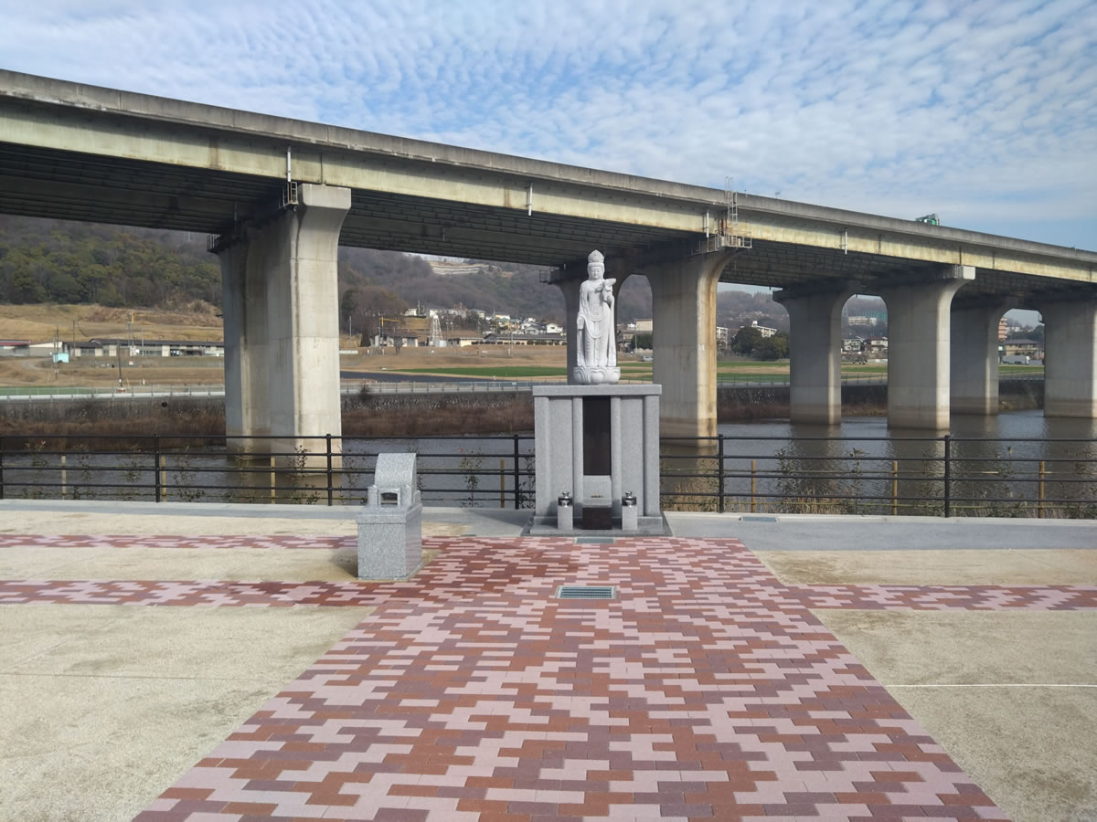 福山東墓苑全景