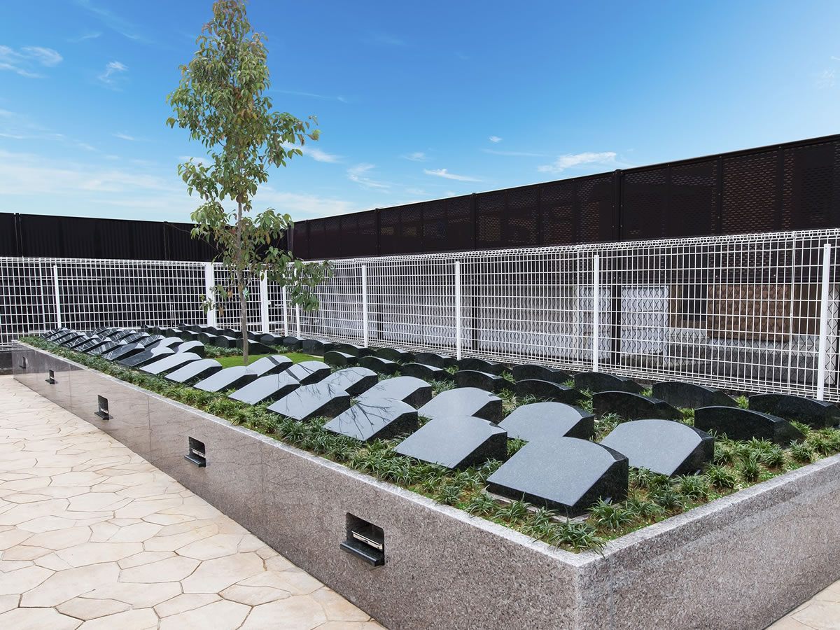 松壽寺　やまきの樹木葬　風のメロディー右側面