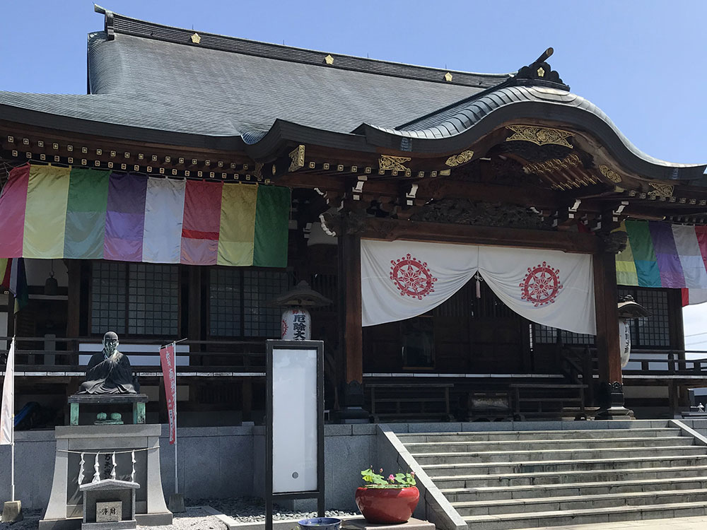藤の華灯り華厳寺本堂